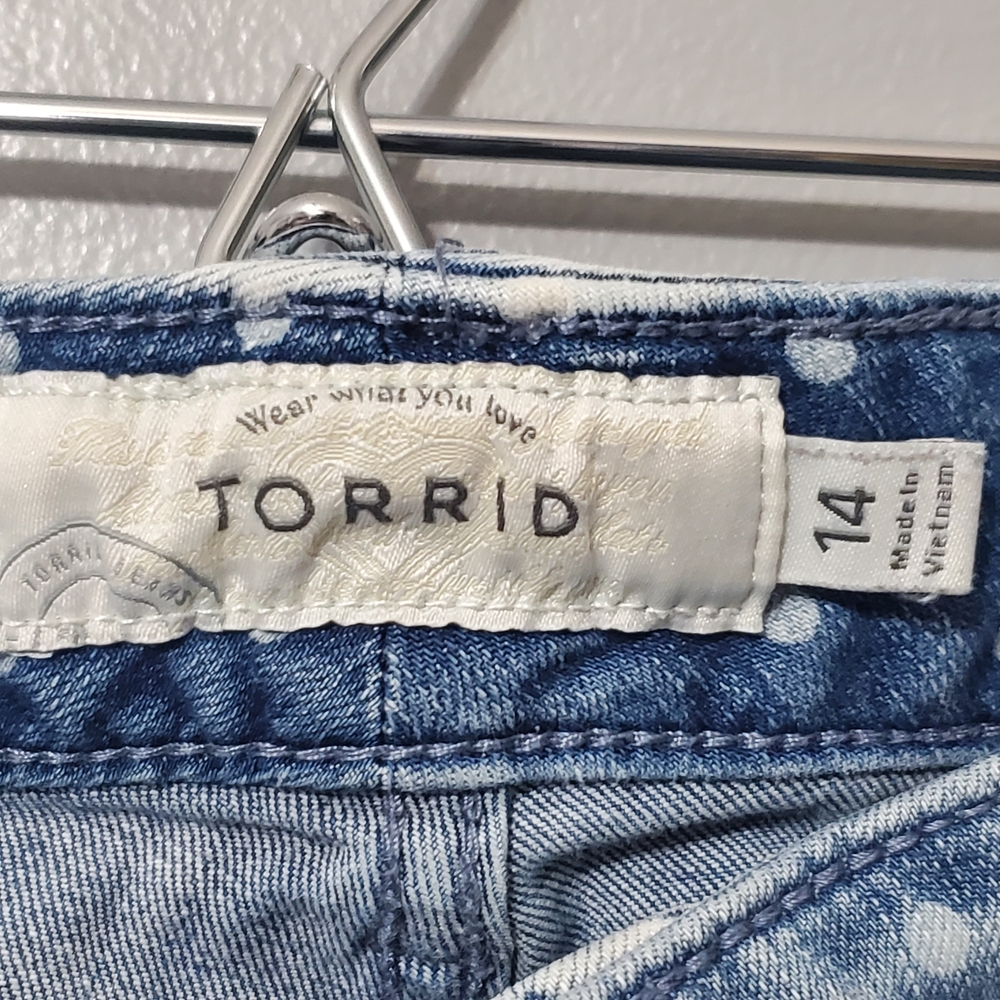 Torrid Polka Dot Light Blue Denim Jean Shorts Women's Size 14 - Picture 3 of 4